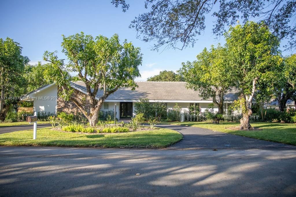 Vendido Recientemente: $1,589,000 (4 camas, 2 baños, 2691 Pies cuadrados)