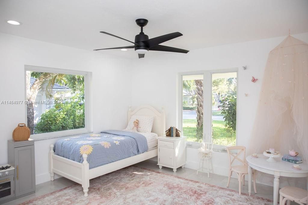 Vendido Recientemente: $1,589,000 (4 camas, 2 baños, 2691 Pies cuadrados)