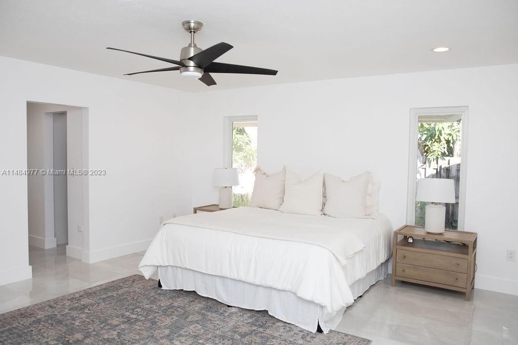 Vendido Recientemente: $1,589,000 (4 camas, 2 baños, 2691 Pies cuadrados)