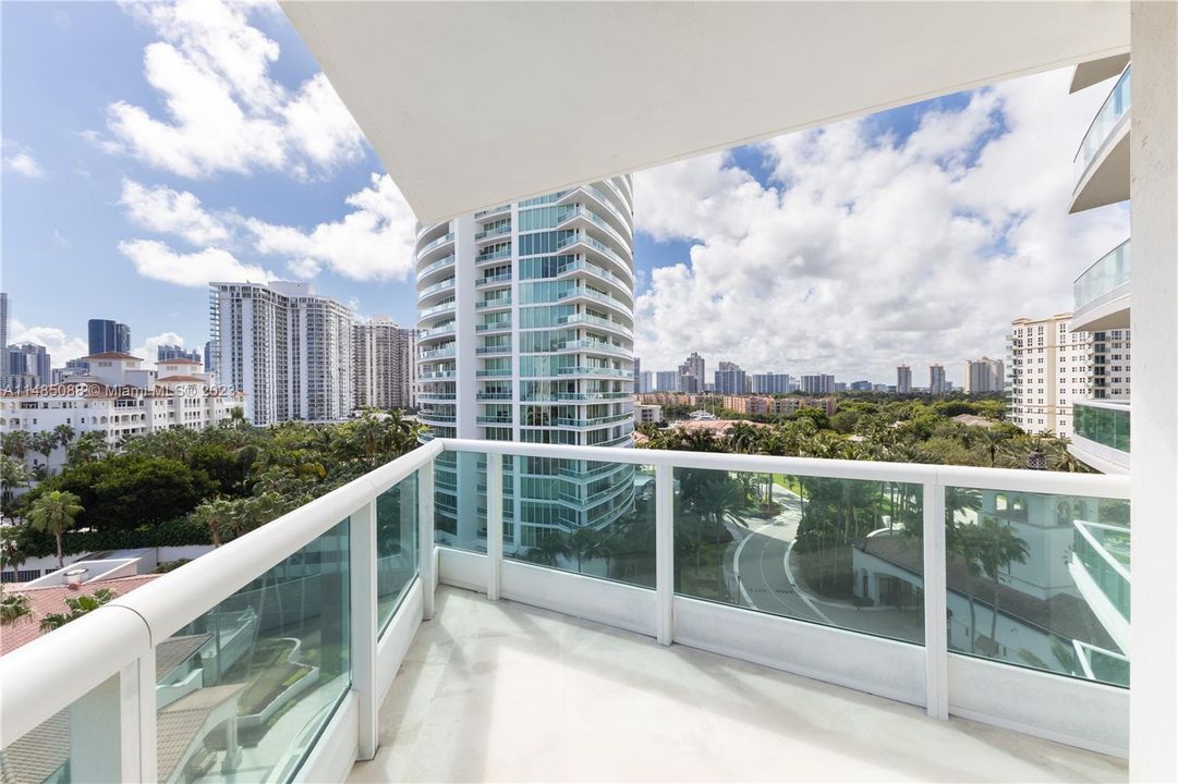 Recently Sold: $5,350,000 (4 beds, 6 baths, 5141 Square Feet)