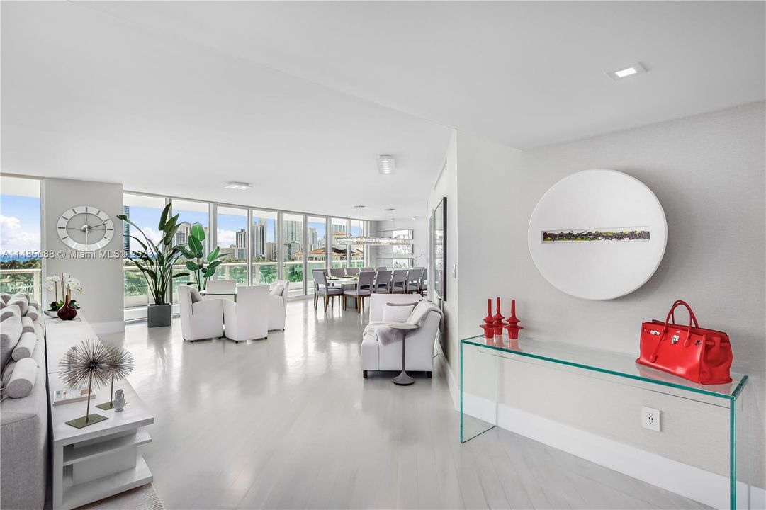 Recently Sold: $5,350,000 (4 beds, 6 baths, 5141 Square Feet)