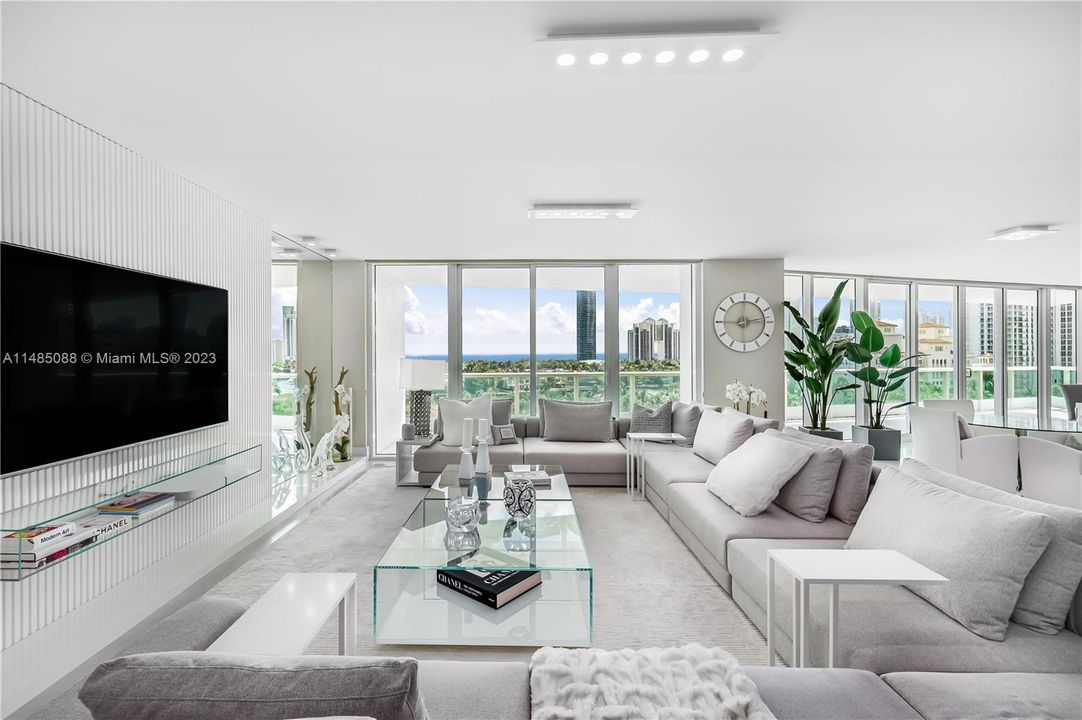 Recently Sold: $5,350,000 (4 beds, 6 baths, 5141 Square Feet)