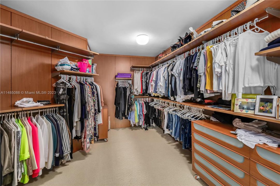 Recently Sold: $5,350,000 (4 beds, 6 baths, 5141 Square Feet)