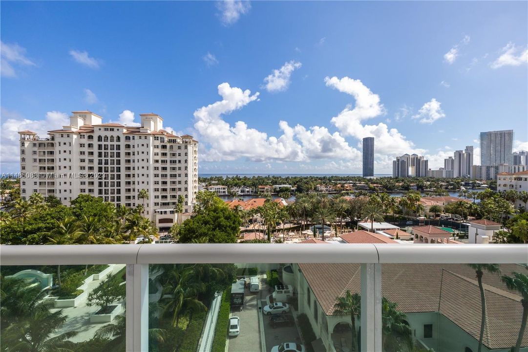 Recently Sold: $5,350,000 (4 beds, 6 baths, 5141 Square Feet)