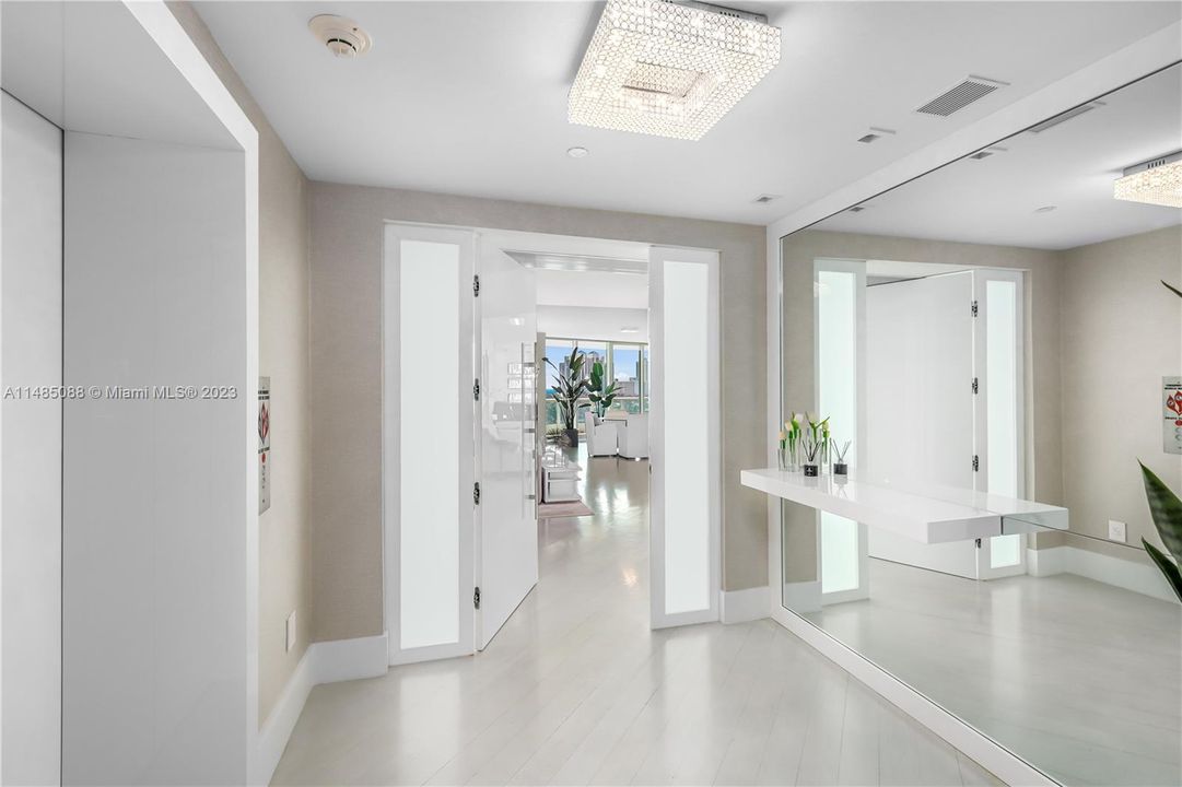 Recently Sold: $5,350,000 (4 beds, 6 baths, 5141 Square Feet)