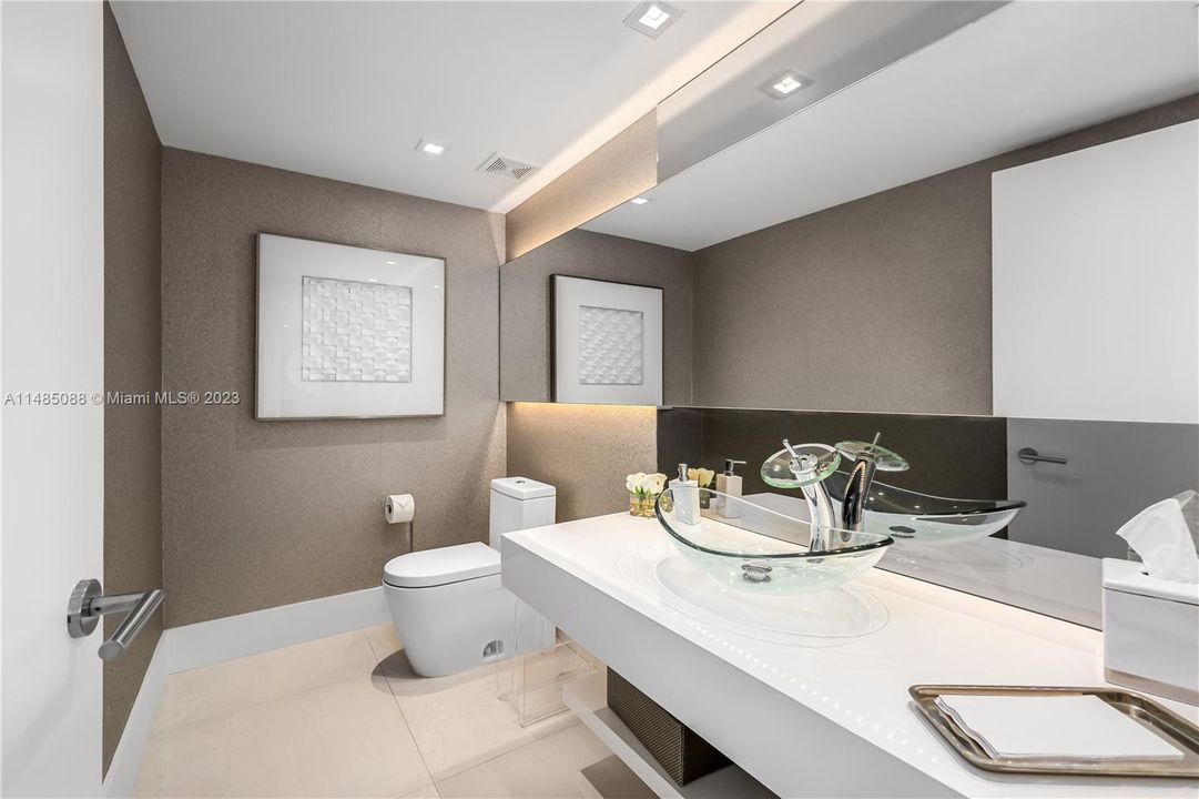 Recently Sold: $5,350,000 (4 beds, 6 baths, 5141 Square Feet)