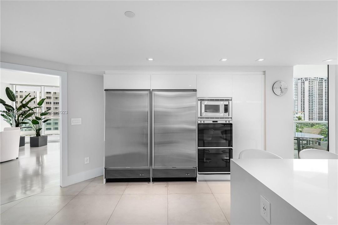 Recently Sold: $5,350,000 (4 beds, 6 baths, 5141 Square Feet)