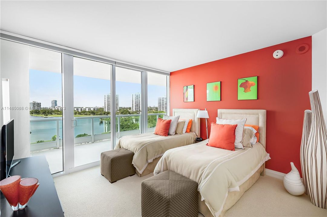 Recently Sold: $5,350,000 (4 beds, 6 baths, 5141 Square Feet)