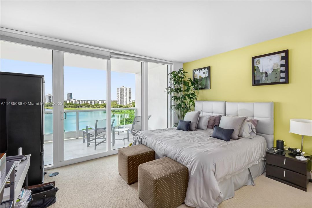 Recently Sold: $5,350,000 (4 beds, 6 baths, 5141 Square Feet)