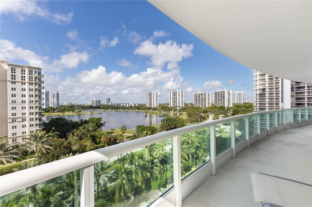 Recently Sold: $5,350,000 (4 beds, 6 baths, 5141 Square Feet)