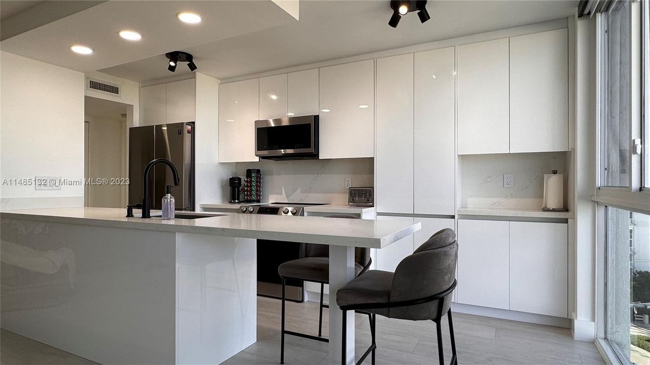 Недавно продано: $549,000 (1 спален, 2 ванн, 810 Квадратных фут)