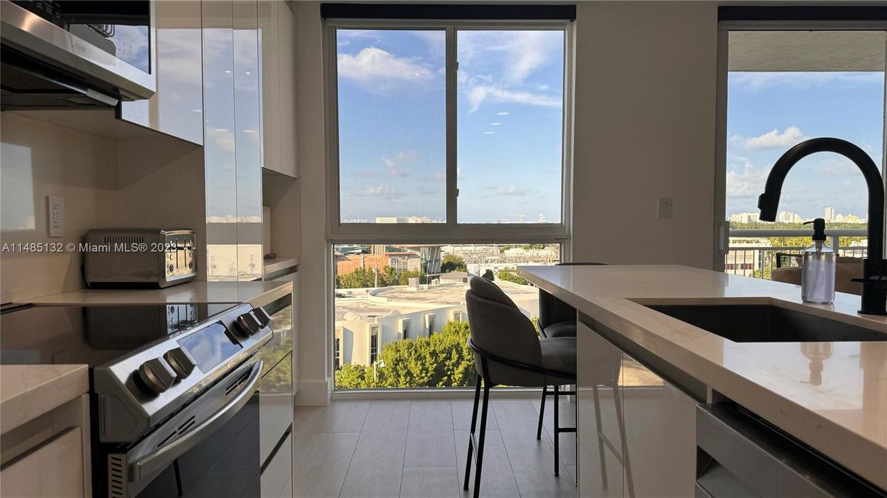 Недавно продано: $549,000 (1 спален, 2 ванн, 810 Квадратных фут)