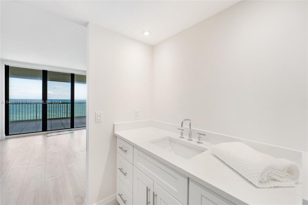 For Sale: $1,995,000 (2 beds, 2 baths, 1708 Square Feet)