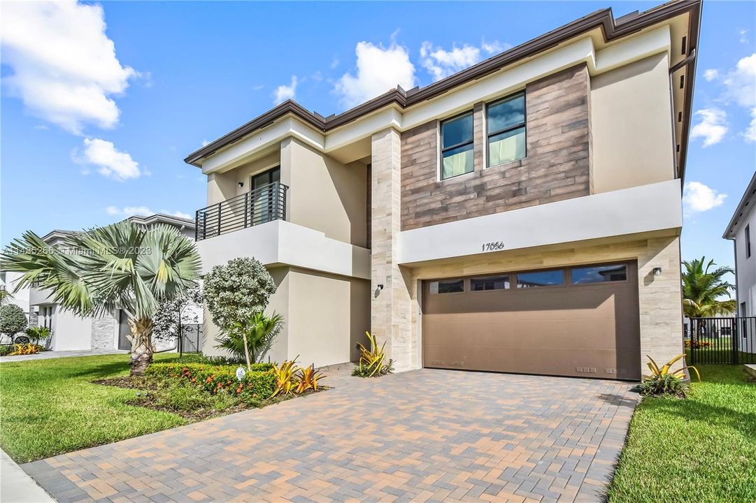 Recently Sold: $2,100,000 (5 beds, 7 baths, 4609 Square Feet)