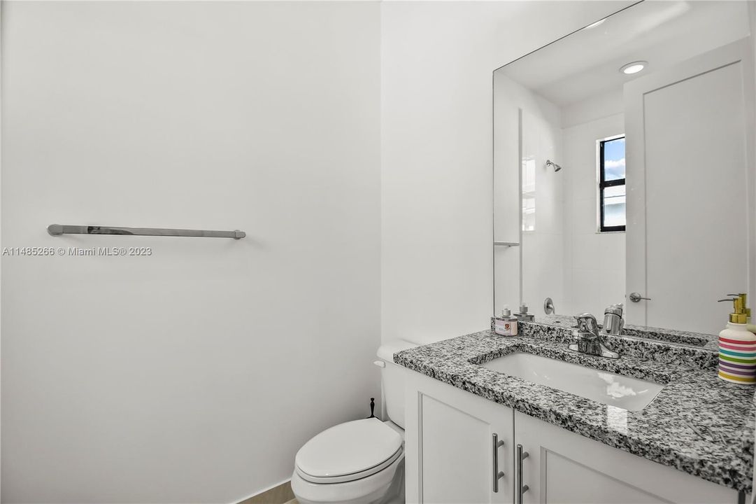 Recently Sold: $2,100,000 (5 beds, 7 baths, 4609 Square Feet)