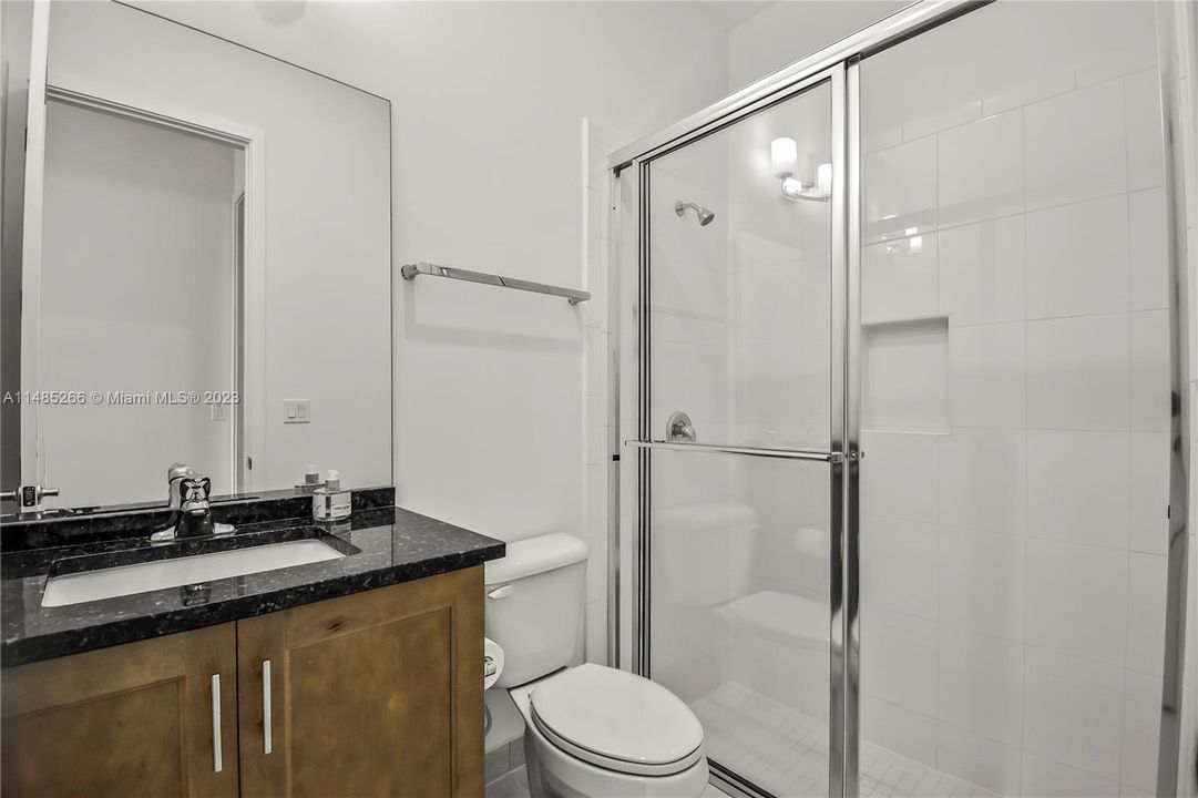 Recently Sold: $2,100,000 (5 beds, 7 baths, 4609 Square Feet)