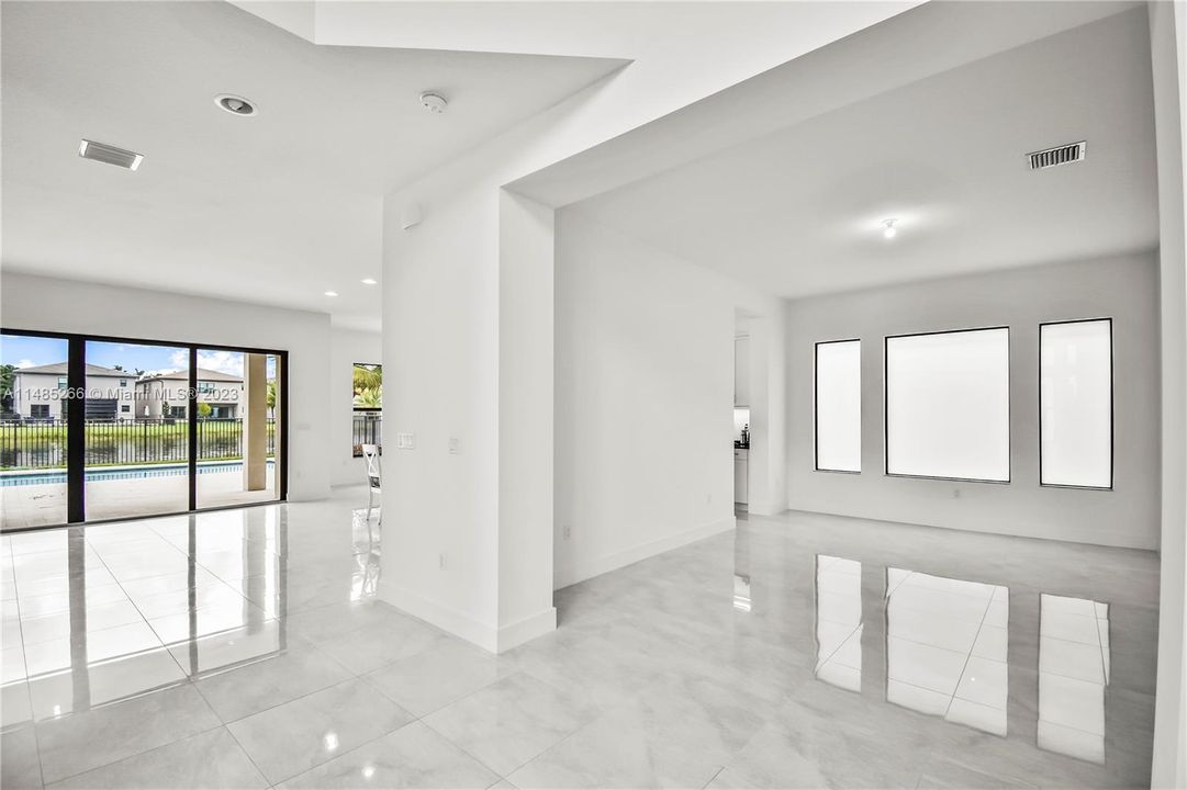 Recently Sold: $2,100,000 (5 beds, 7 baths, 4609 Square Feet)