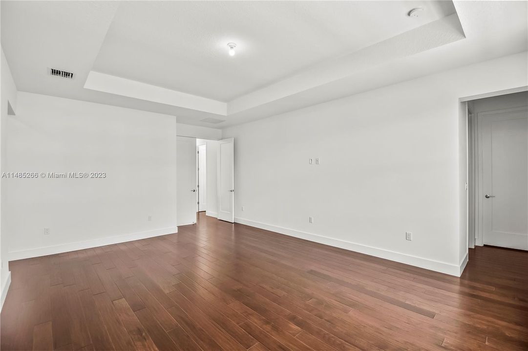 Recently Sold: $2,100,000 (5 beds, 7 baths, 4609 Square Feet)