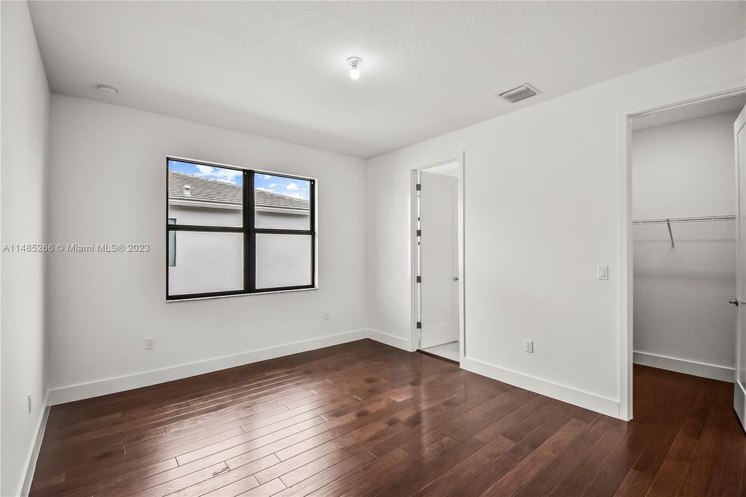 Recently Sold: $2,100,000 (5 beds, 7 baths, 4609 Square Feet)