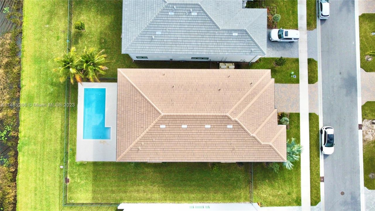 Recently Sold: $2,100,000 (5 beds, 7 baths, 4609 Square Feet)