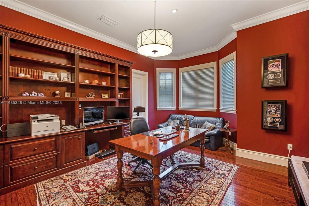 Недавно продано: $6,399,000 (5 спален, 5 ванн, 6634 Квадратных фут)