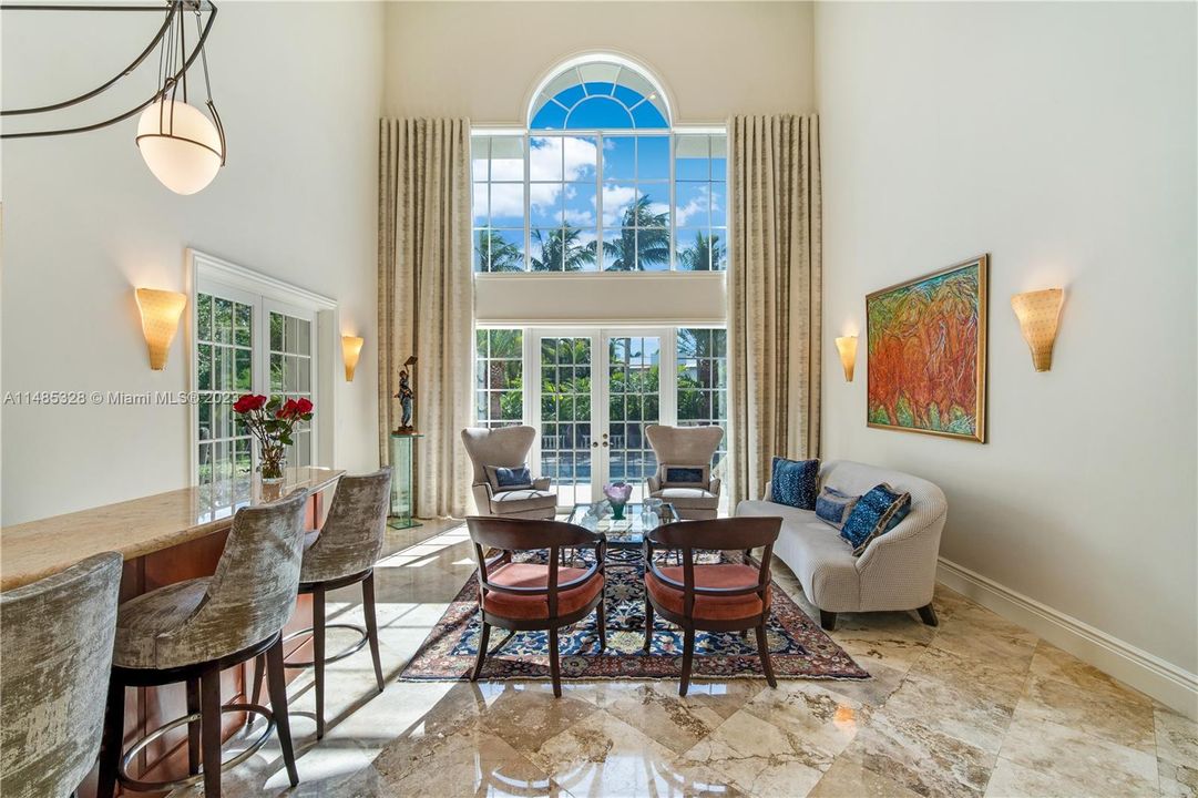 Недавно продано: $6,399,000 (5 спален, 5 ванн, 6634 Квадратных фут)