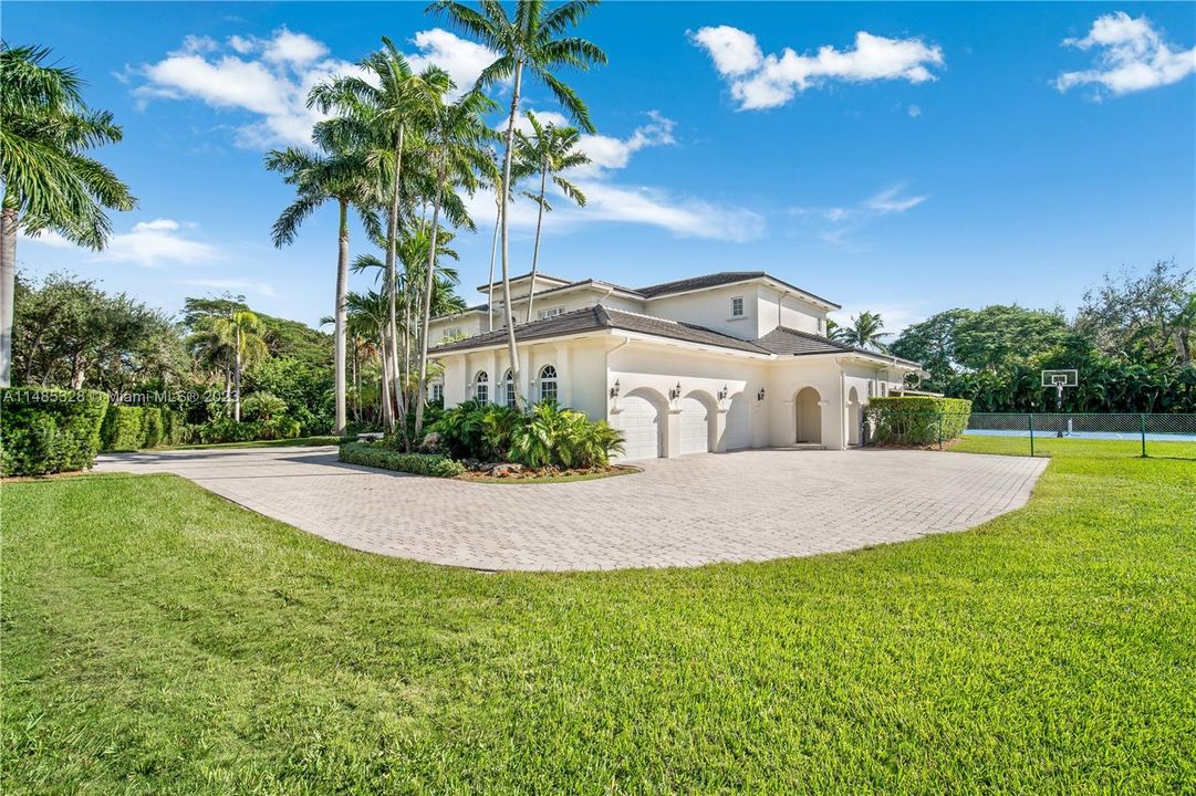 Недавно продано: $6,399,000 (5 спален, 5 ванн, 6634 Квадратных фут)