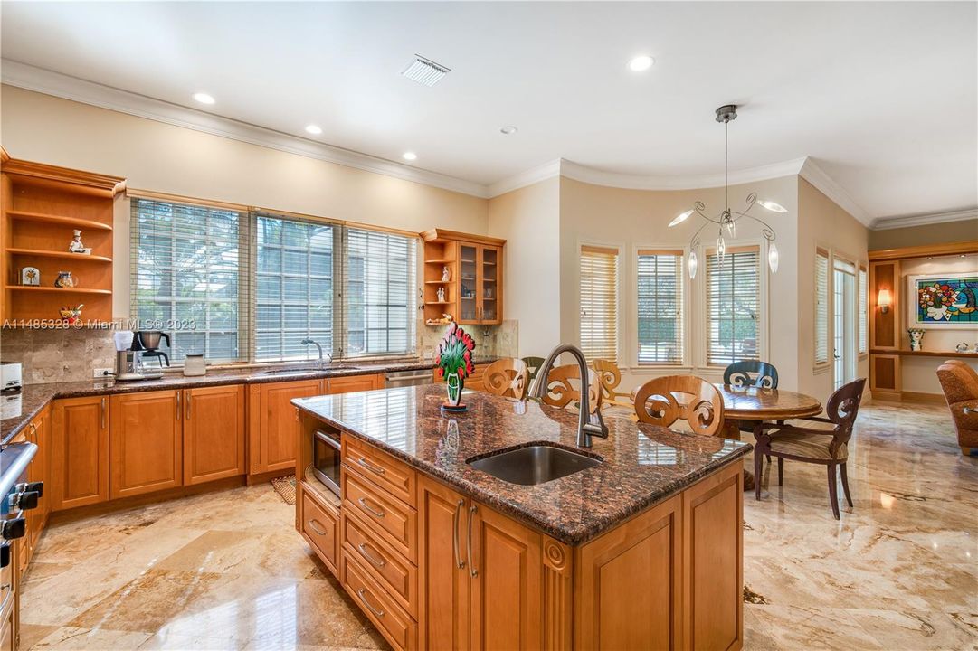 Недавно продано: $6,399,000 (5 спален, 5 ванн, 6634 Квадратных фут)