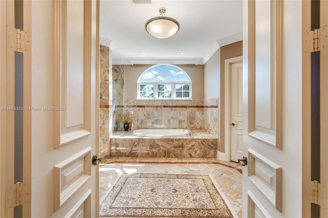 Недавно продано: $6,399,000 (5 спален, 5 ванн, 6634 Квадратных фут)