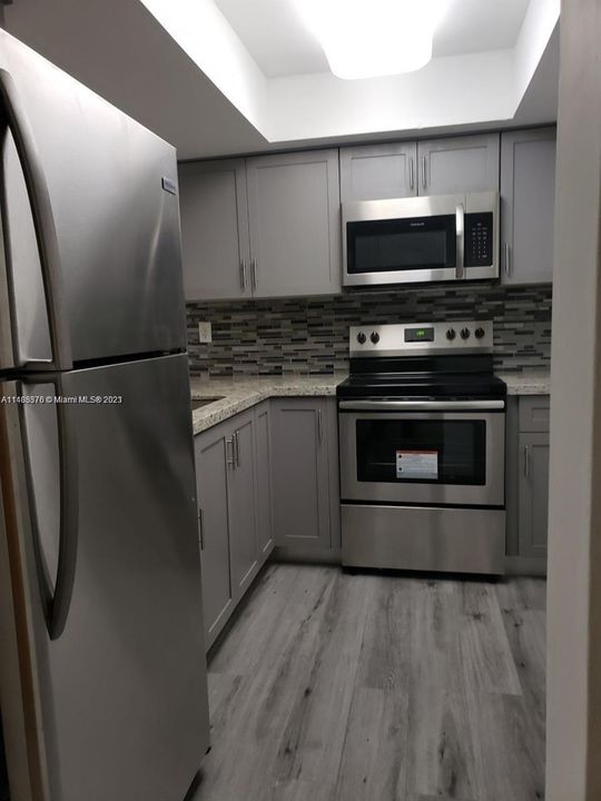 Недавно продано: $295,000 (2 спален, 2 ванн, 898 Квадратных фут)