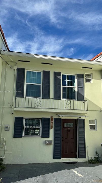 Recently Rented: $3,200 (2 beds, 2 baths, 1444 Square Feet)