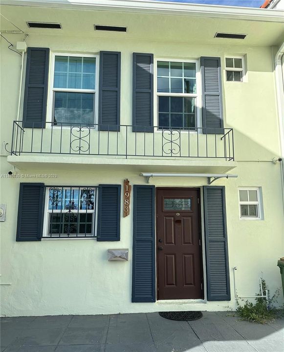 Recently Rented: $3,200 (2 beds, 2 baths, 1444 Square Feet)