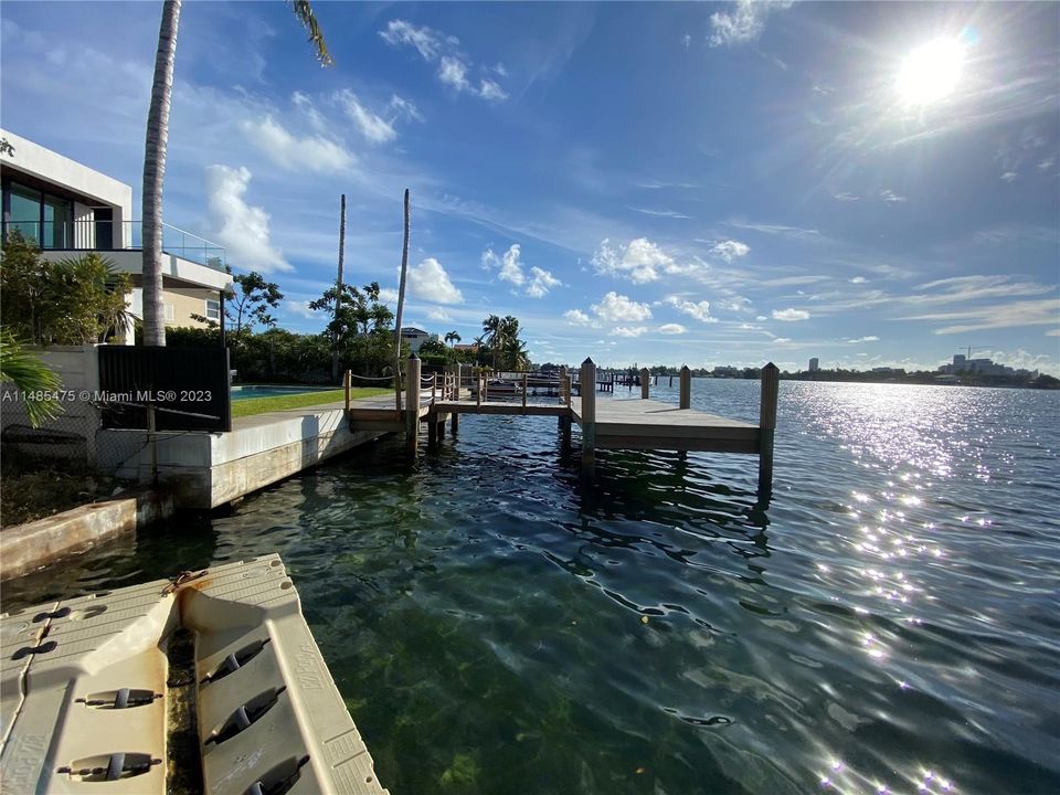 Recently Sold: $4,175,000 (4 beds, 3 baths, 2363 Square Feet)