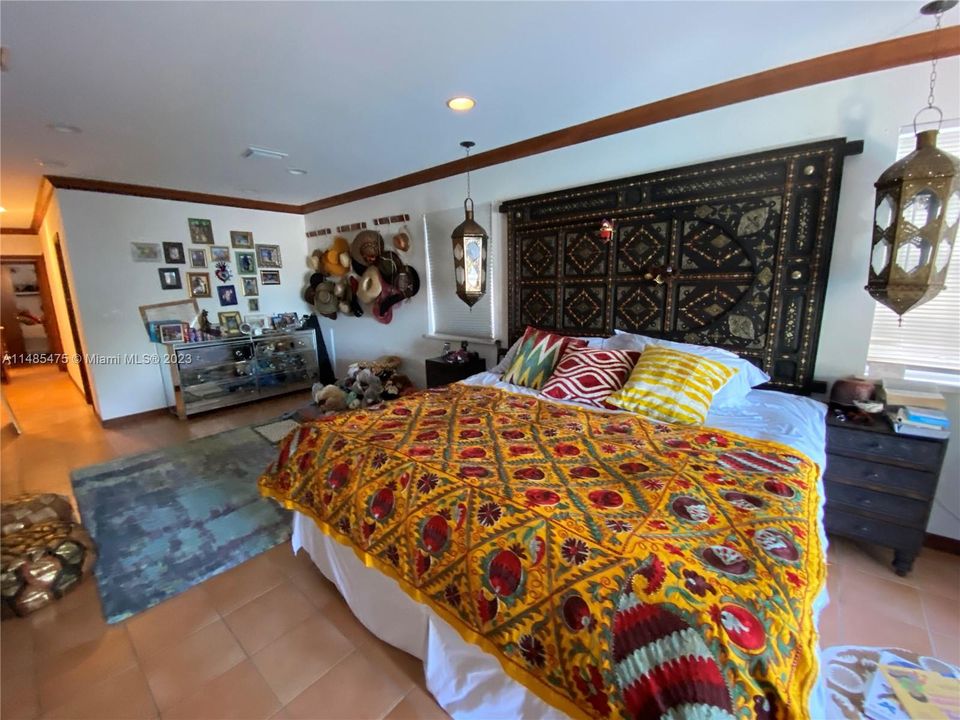 Recently Sold: $4,175,000 (4 beds, 3 baths, 2363 Square Feet)