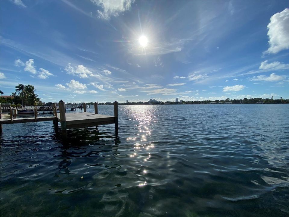 Recently Sold: $4,175,000 (4 beds, 3 baths, 2363 Square Feet)