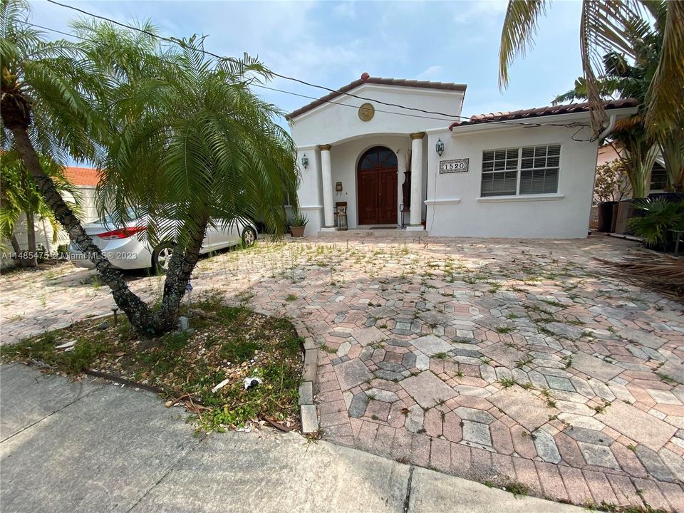Recently Sold: $4,175,000 (4 beds, 3 baths, 2363 Square Feet)