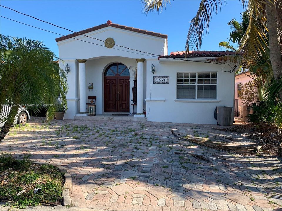 Recently Sold: $4,175,000 (4 beds, 3 baths, 2363 Square Feet)