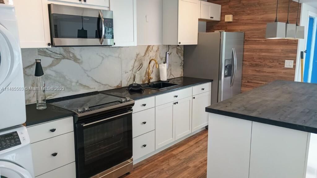 Recently Rented: $2,500 (2 beds, 2 baths, 1100 Square Feet)