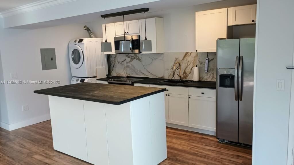 Recently Rented: $2,500 (2 beds, 2 baths, 1100 Square Feet)