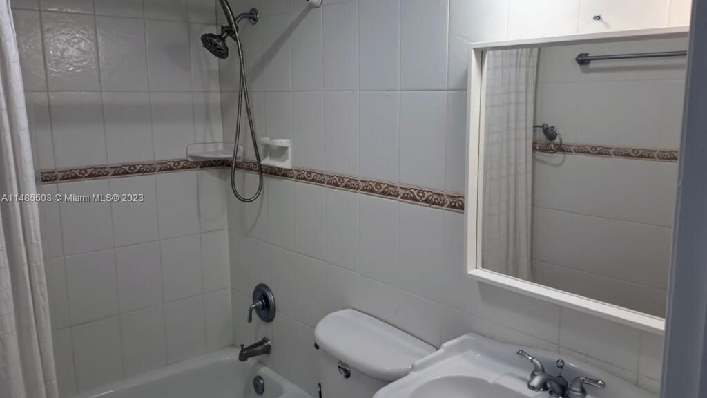 Recently Rented: $2,500 (2 beds, 2 baths, 1100 Square Feet)