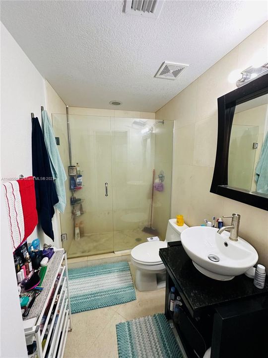 For Sale: $236,900 (1 beds, 1 baths, 601 Square Feet)