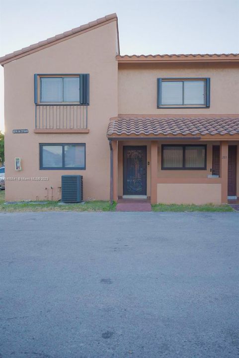 Недавно арендовано: $2,700 (2 спален, 2 ванн, 803 Квадратных фут)