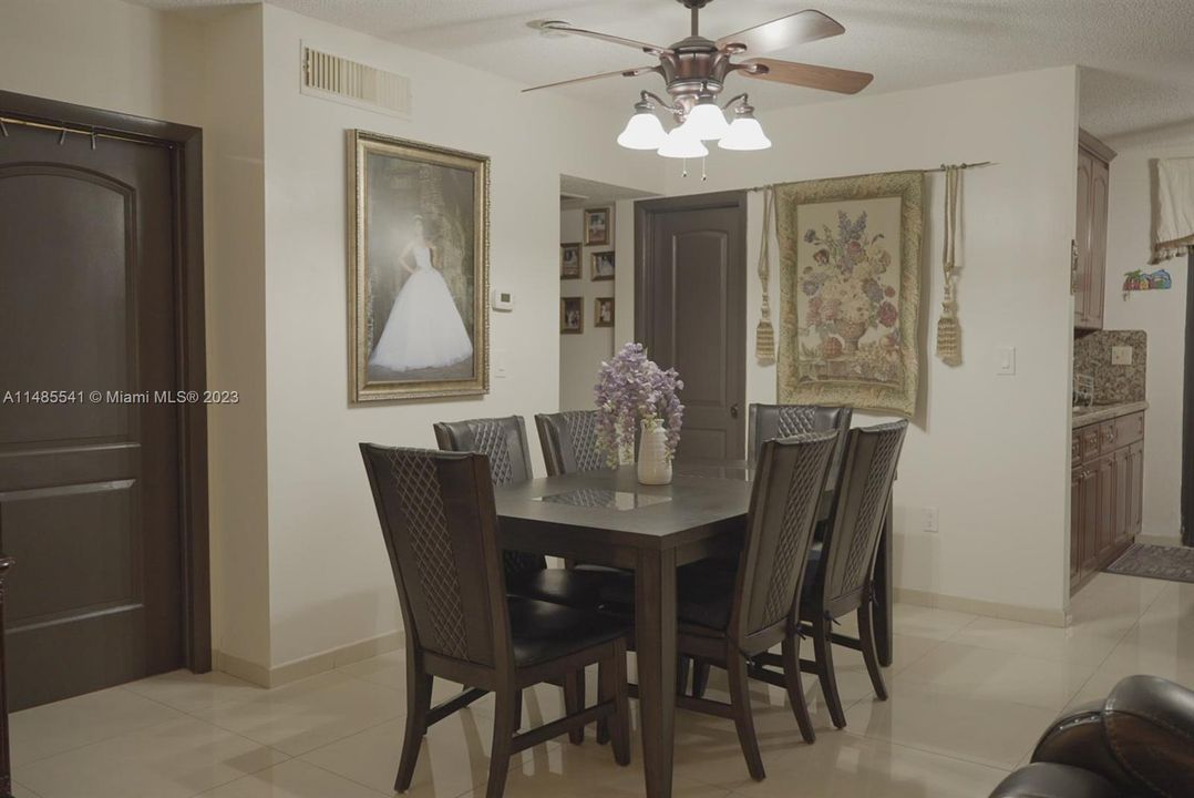 Недавно арендовано: $2,700 (2 спален, 2 ванн, 803 Квадратных фут)