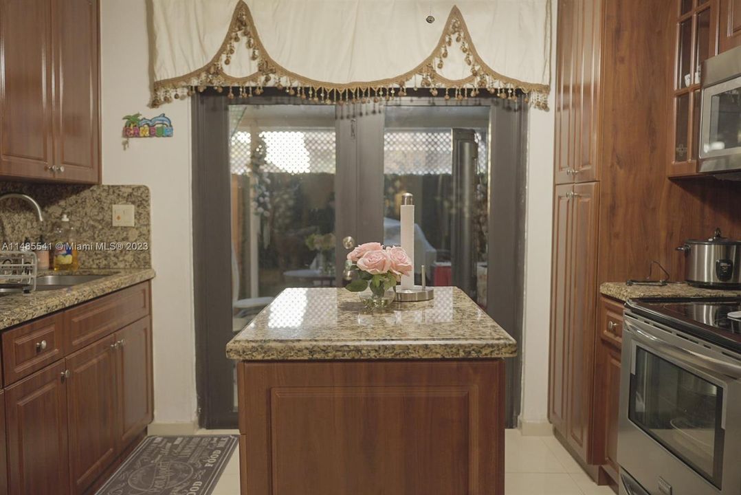 Недавно арендовано: $2,700 (2 спален, 2 ванн, 803 Квадратных фут)