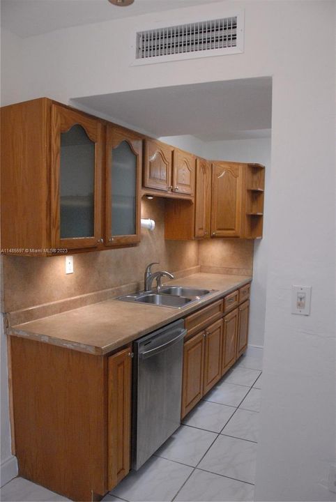 Недавно арендовано: $1,995 (1 спален, 1 ванн, 1000 Квадратных фут)