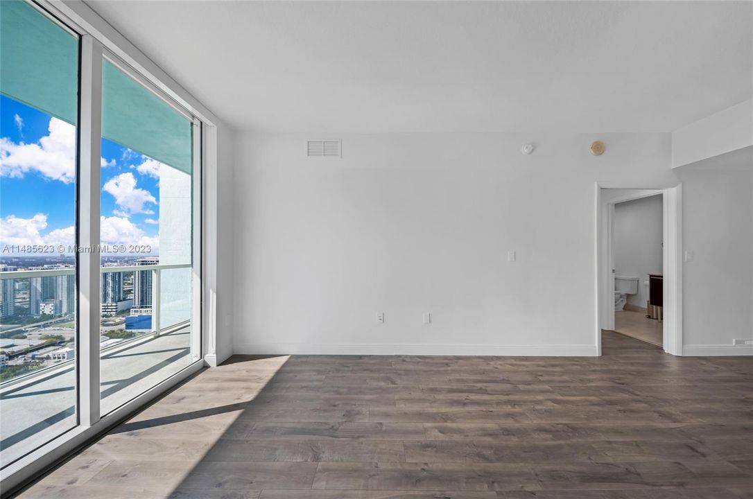 Recently Sold: $485,000 (1 beds, 1 baths, 838 Square Feet)