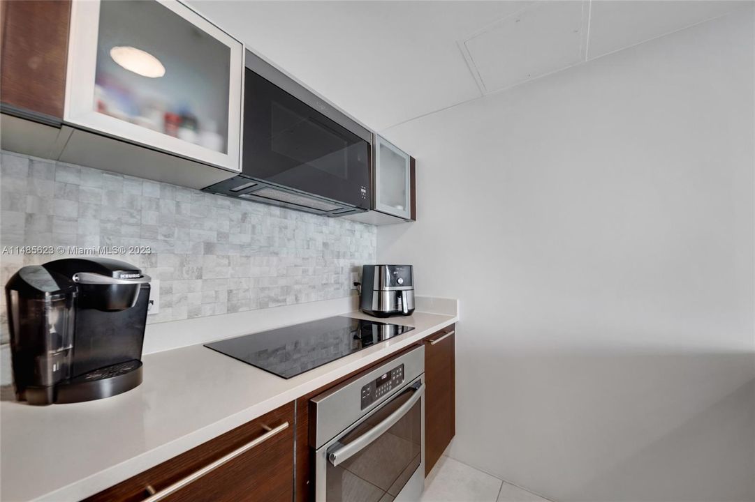 Recently Sold: $485,000 (1 beds, 1 baths, 838 Square Feet)