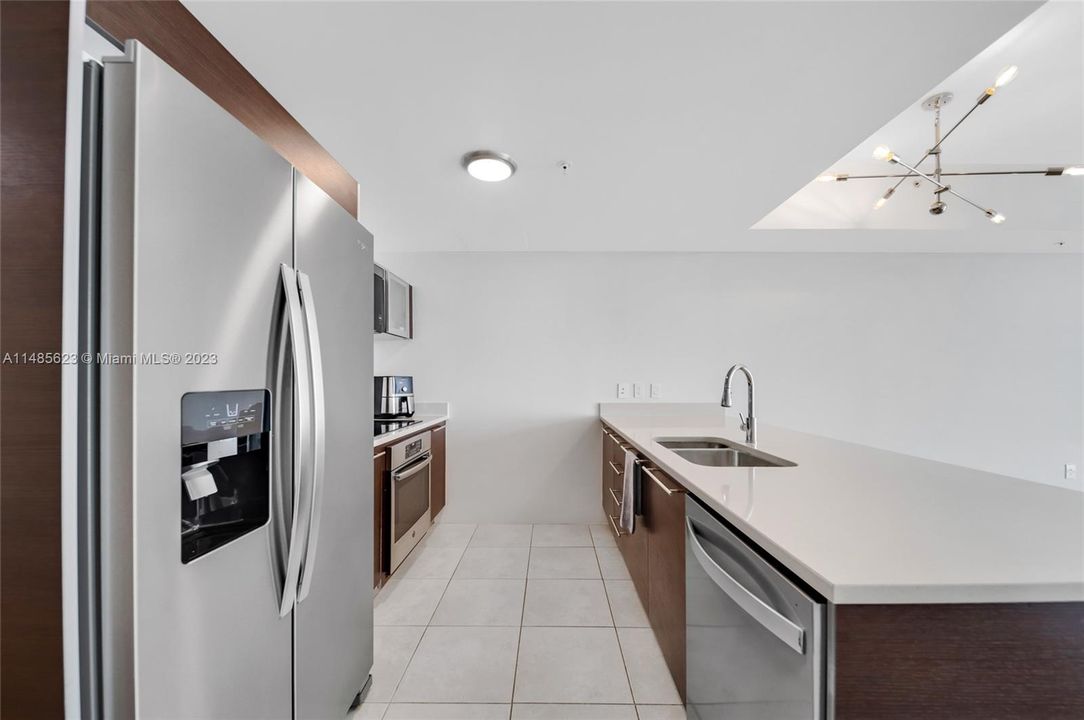 Recently Sold: $485,000 (1 beds, 1 baths, 838 Square Feet)