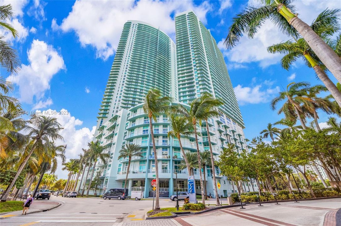 Recently Sold: $485,000 (1 beds, 1 baths, 838 Square Feet)