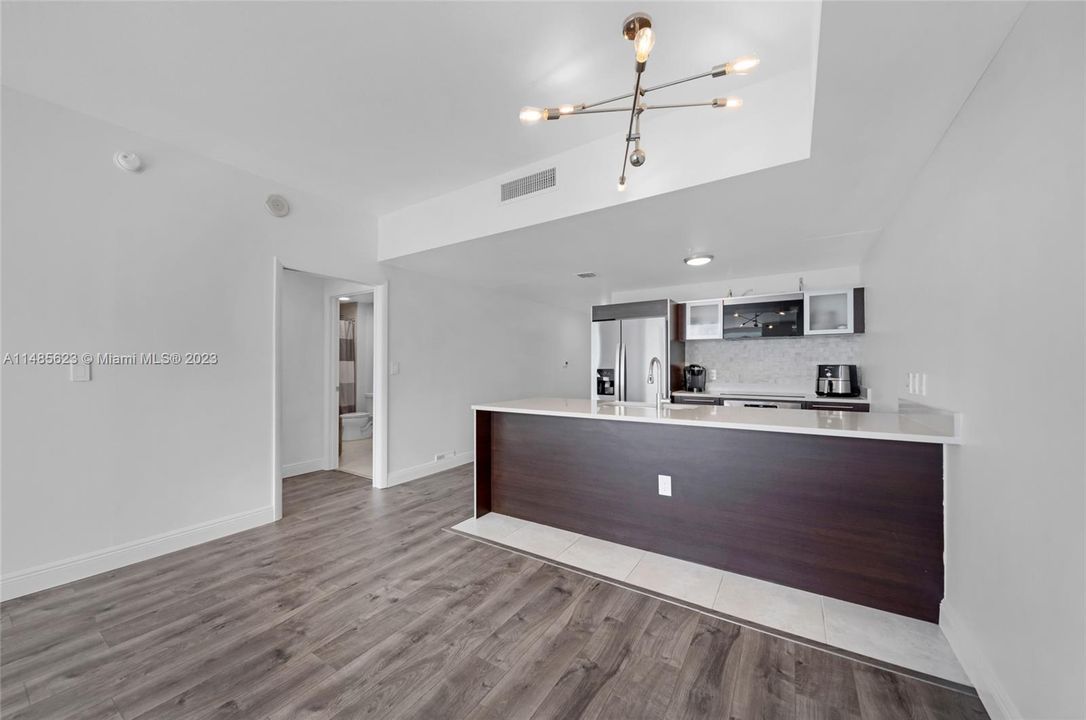Recently Sold: $485,000 (1 beds, 1 baths, 838 Square Feet)